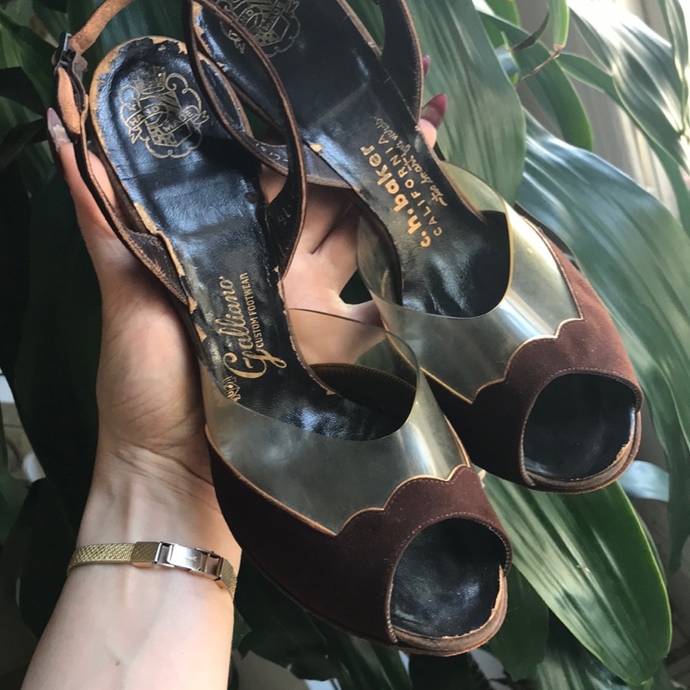 Vintage 7.5M brown suede heels